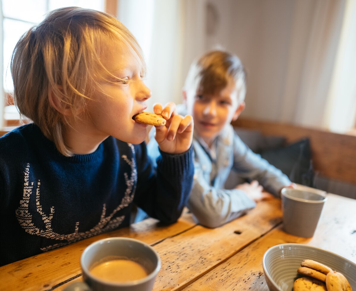 Kind isst Kekse | © Daniel Gollner / Urlaub am Bauernhof Kärnten