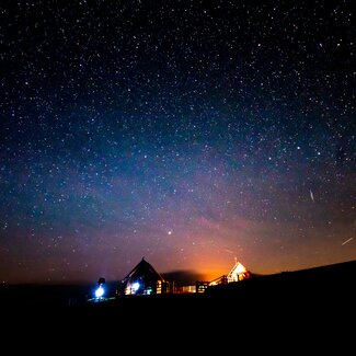Sternenhimmel über der Almhütte auf der Alm in Kärnten | © Urlaub am Bauernhof Kärnten/ Daniel Gollner 