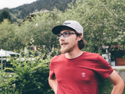 Mann | © Urlaub am Bauernhof Kärnten / Daniel Gollner Mann mit Brille und Kappe | © Urlaub am Bauernhof Kärnten / Daniel Gollner