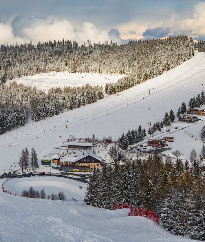 Ausblick auf das Skigebiet Simonhöhe in Kärnten | © Elias Jerusalem / Tourismusregion Mittelkärnten 
