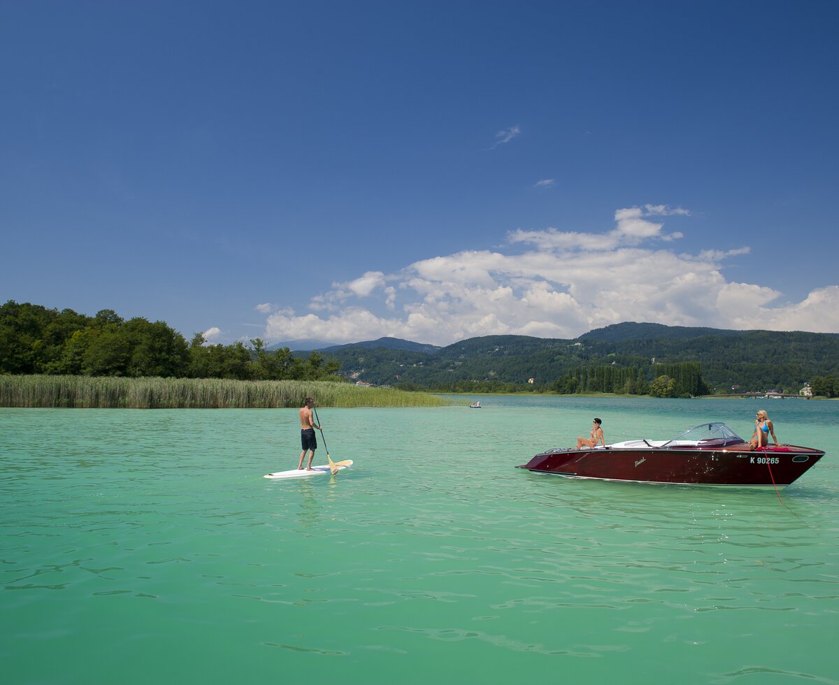 SUP bei der Kapuzinerinsel | © Franz Gerdl / Wörthersee Tourismus GmbH SUP am Ufer der Kapuzinerinsel am Wörthersee | © Franz Gerdl / Wörthersee Tourismus GmbH