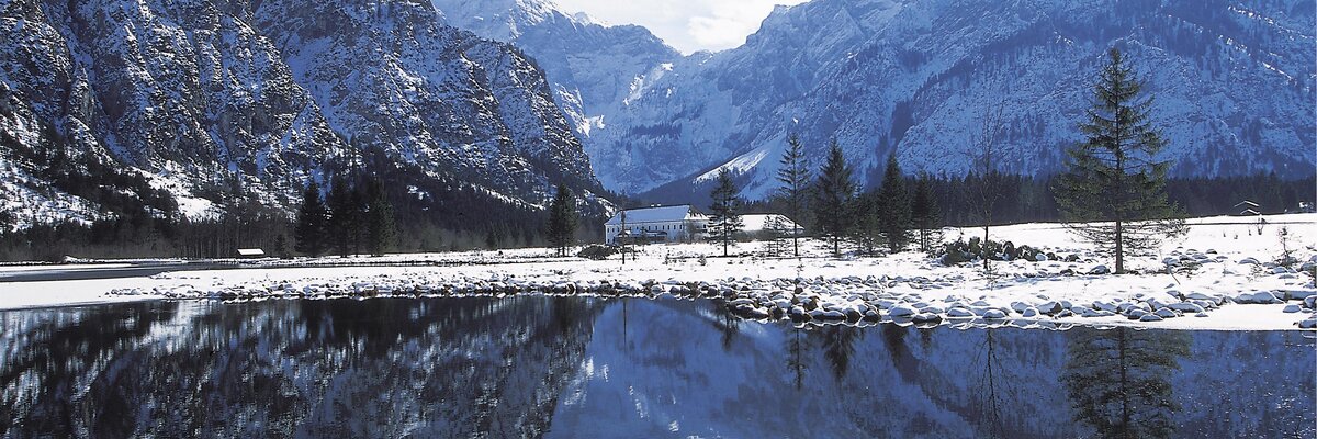 Verschneite Landschaft rund um den Almsee, Salzkammergut | © Oberösterreich Tourismus GmbH / Himsl