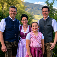 Familie Buchner vom Erlachhof | © Erlachhof/ Buchner