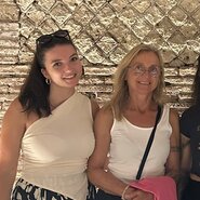 Katharina Naglmayr und Sophia Prax von der Rettenfeldalm. | © Familie Naglmayr/Rettenfeldalm