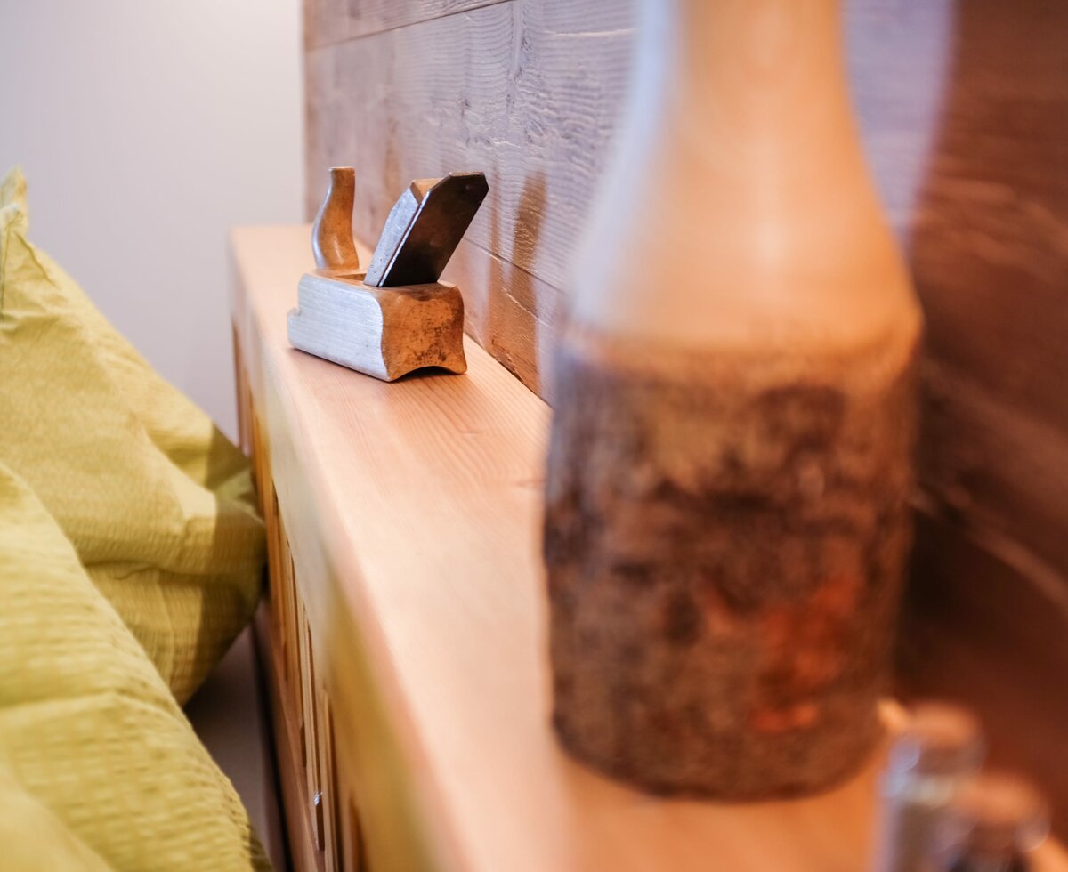 Dekoration zum Thema Holz am Raggenstein-Hof in Viehhofen, SalzburgerLand | © Raggenstein / Familie Streitberger