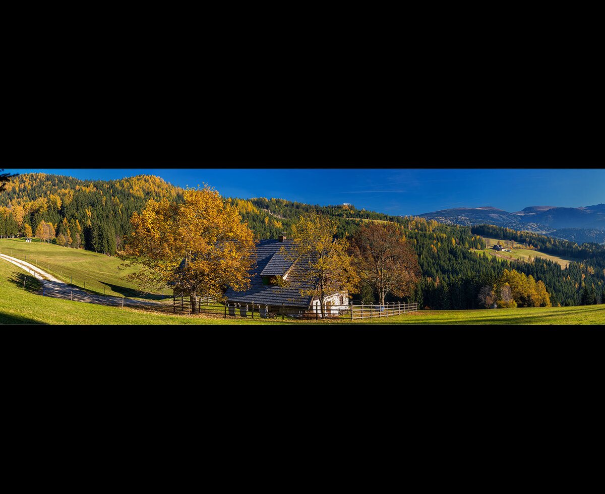 Bischofkreuzhuette in autumn