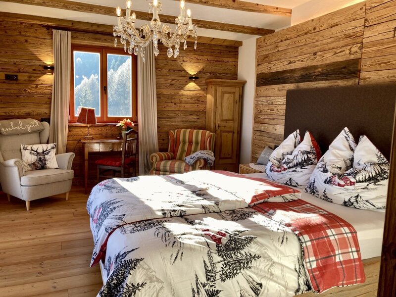 Afternoon sun in the bedroom@Chalet Almhaus Strobl