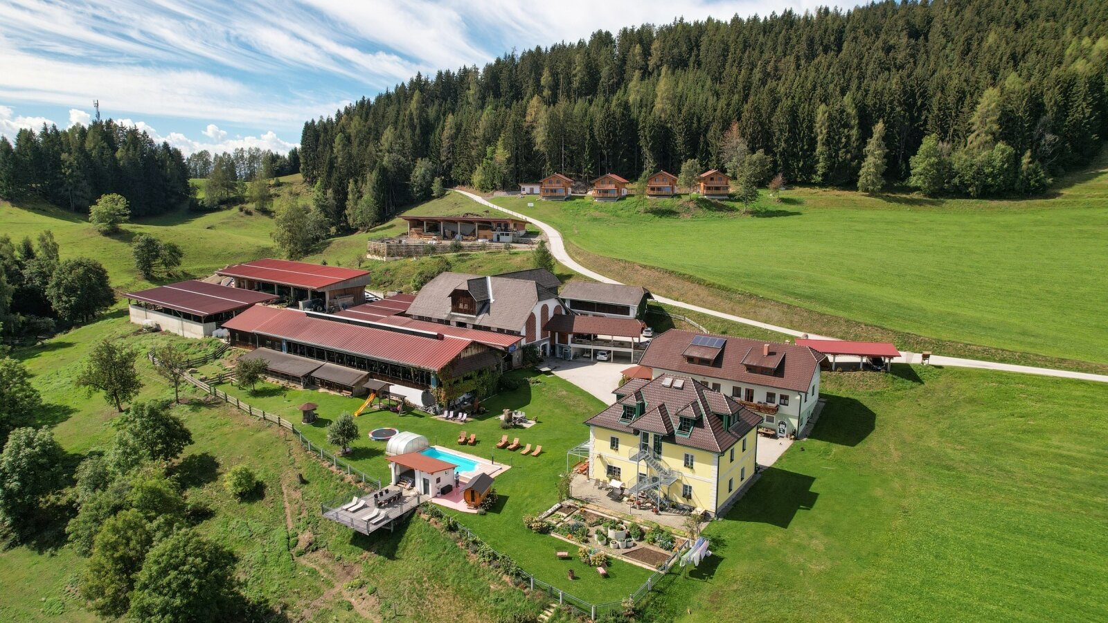 Experience farm Steinerhof with Hochleben Chalets