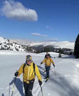 Scenic ski touring directly from the doorstep of the Alm amidst the snowy Carinthian mountains.