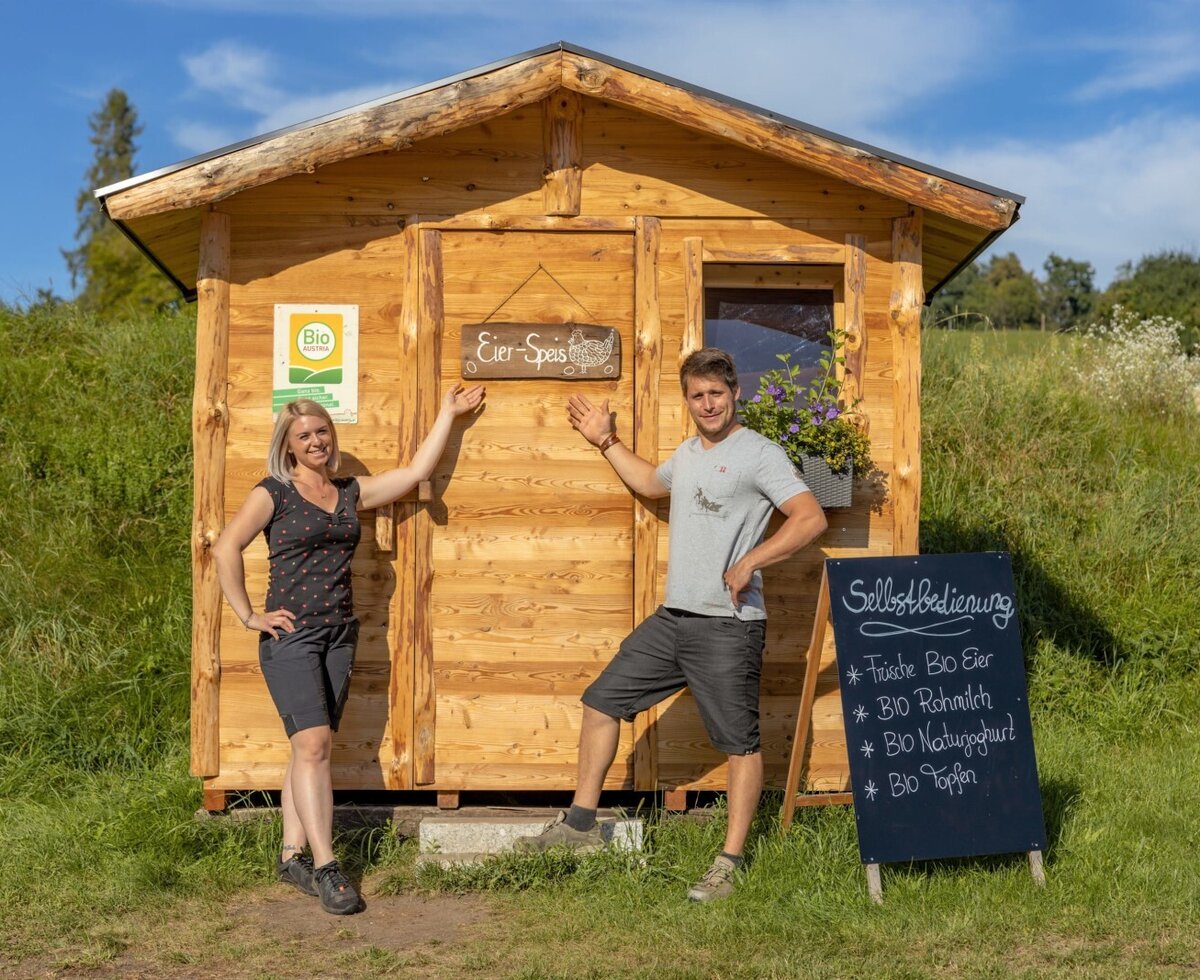 A self-service stand at the farmhouse offers fresh organic eggs, raw milk, natural yogurt, and quark for guests.