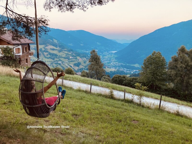 This view of the valley is heart-warming@Panorama Almhütte Nockberge