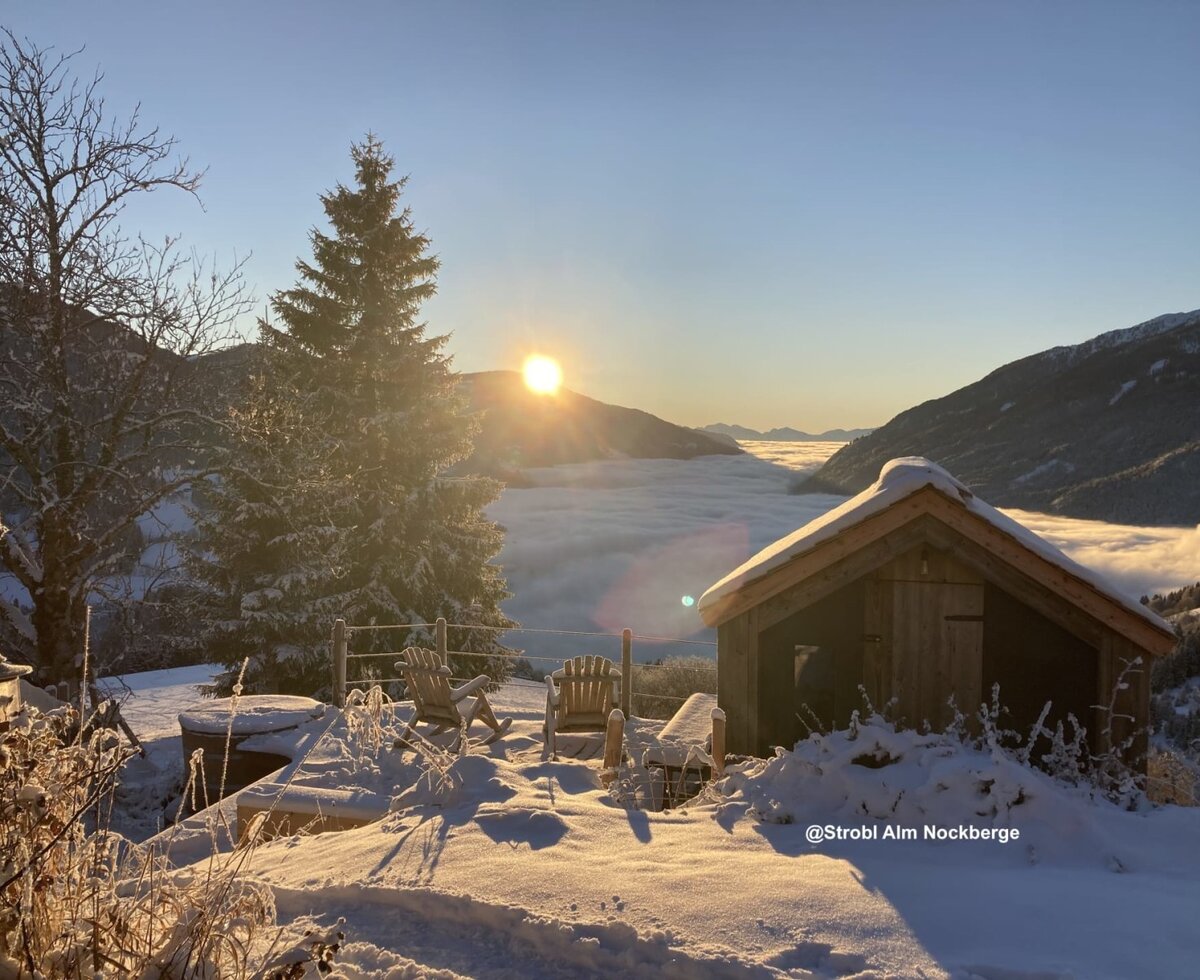 Sunrise in Winter above a see of fog in the valley@Strobl Alm Nockberge