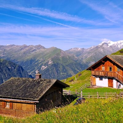 Seppenalmhütte with a view over the valley