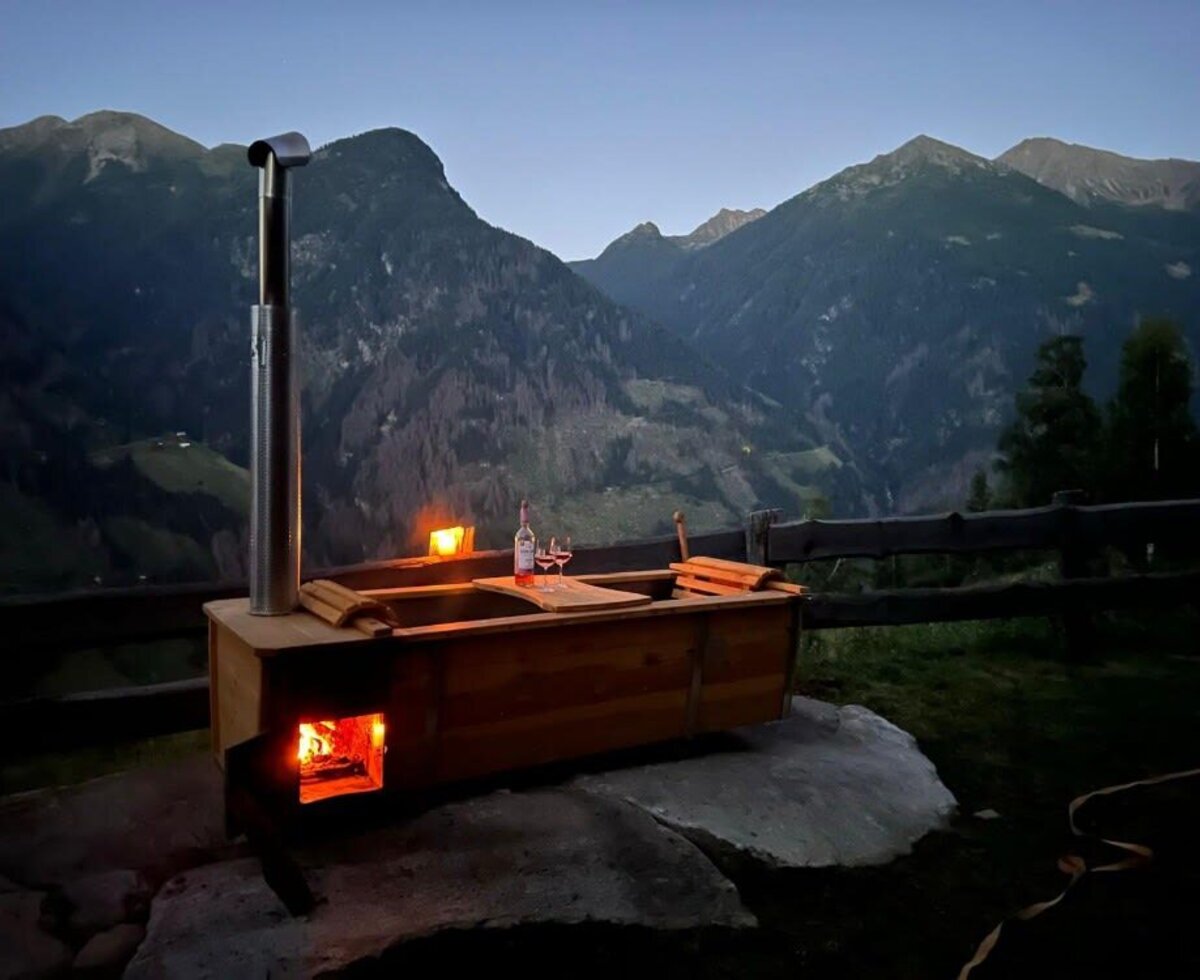 Heated outdoor bathtub