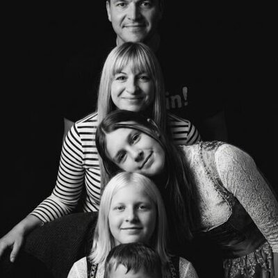 König family Michaela and Karl with their children Sophia, Mona and Samuel