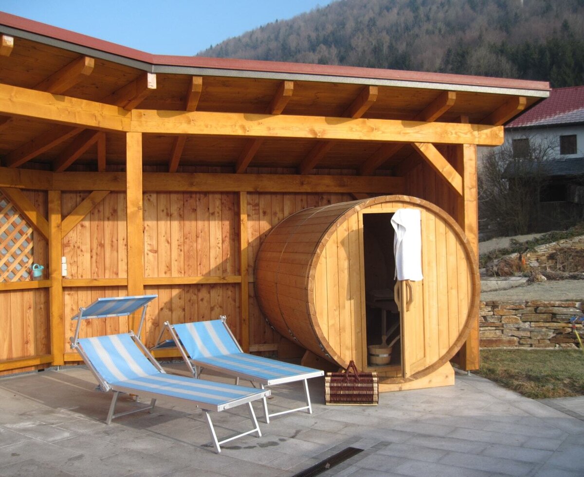 wood barrel sauna