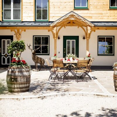 The Appartements' terrace with outdoor seating and decorative plants in barrels.