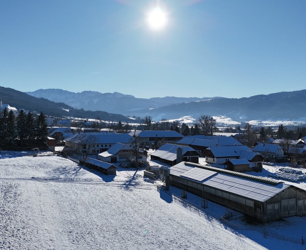 Winter view from the stable to the Kremsmauer