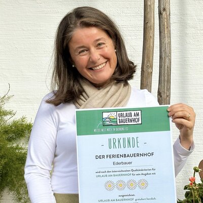 Our farm has been awarded 4 flowers for its quality, as shown on this certificate...