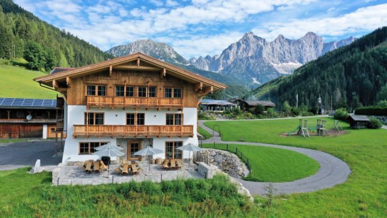 Mandlberggut Holiday Home – Your cozy retreat in Salzburg’s Alpine region with breathtaking Dachstein views.
