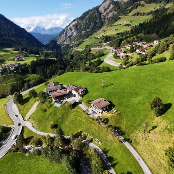The Lambachhof with holiday home from above.