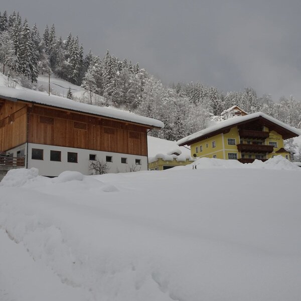 House photo Winter