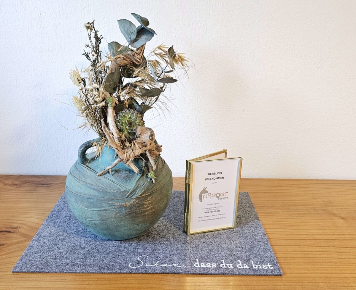 Decoration including guest information