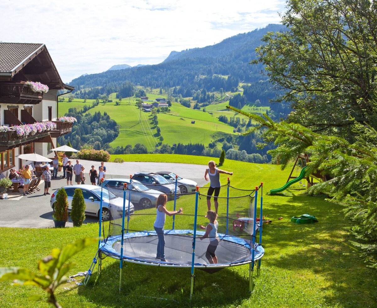 Trampoline, Playground