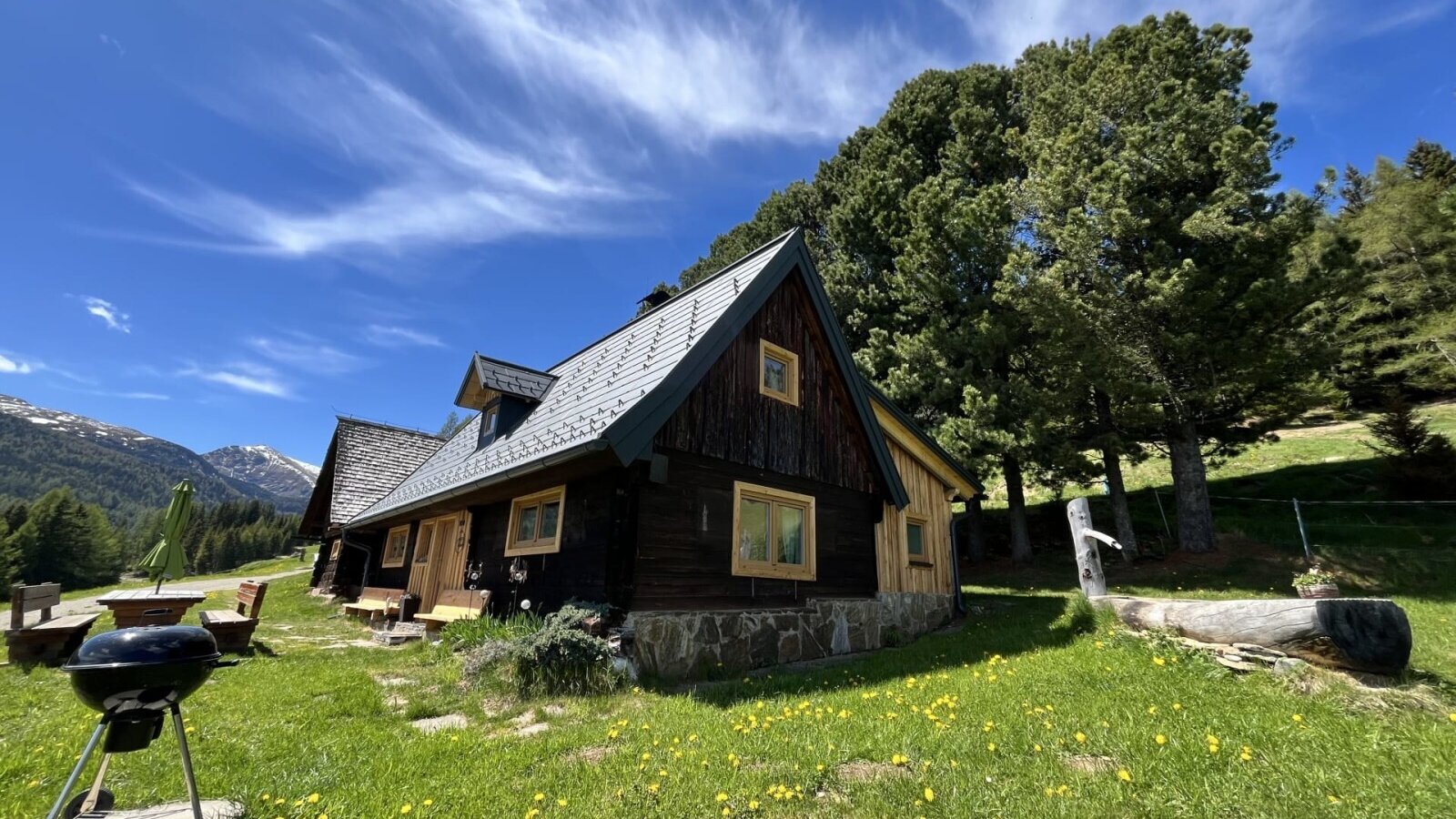 Exterior view of our alpin carbin Ödenhübl