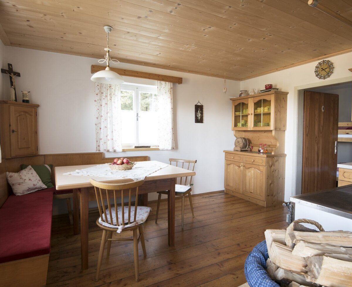 The kitchen with dining area and wood-fired range cooker for cooking. cMiriamRaneburger