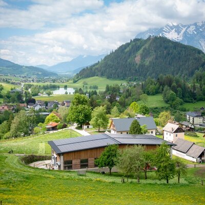 View of Hof, Putterersee and Grimming