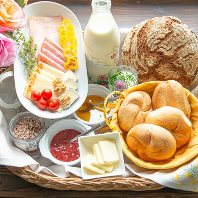 Breakfast basket
