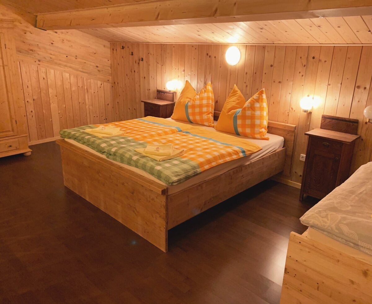 Galery with Doublebed and One Bed