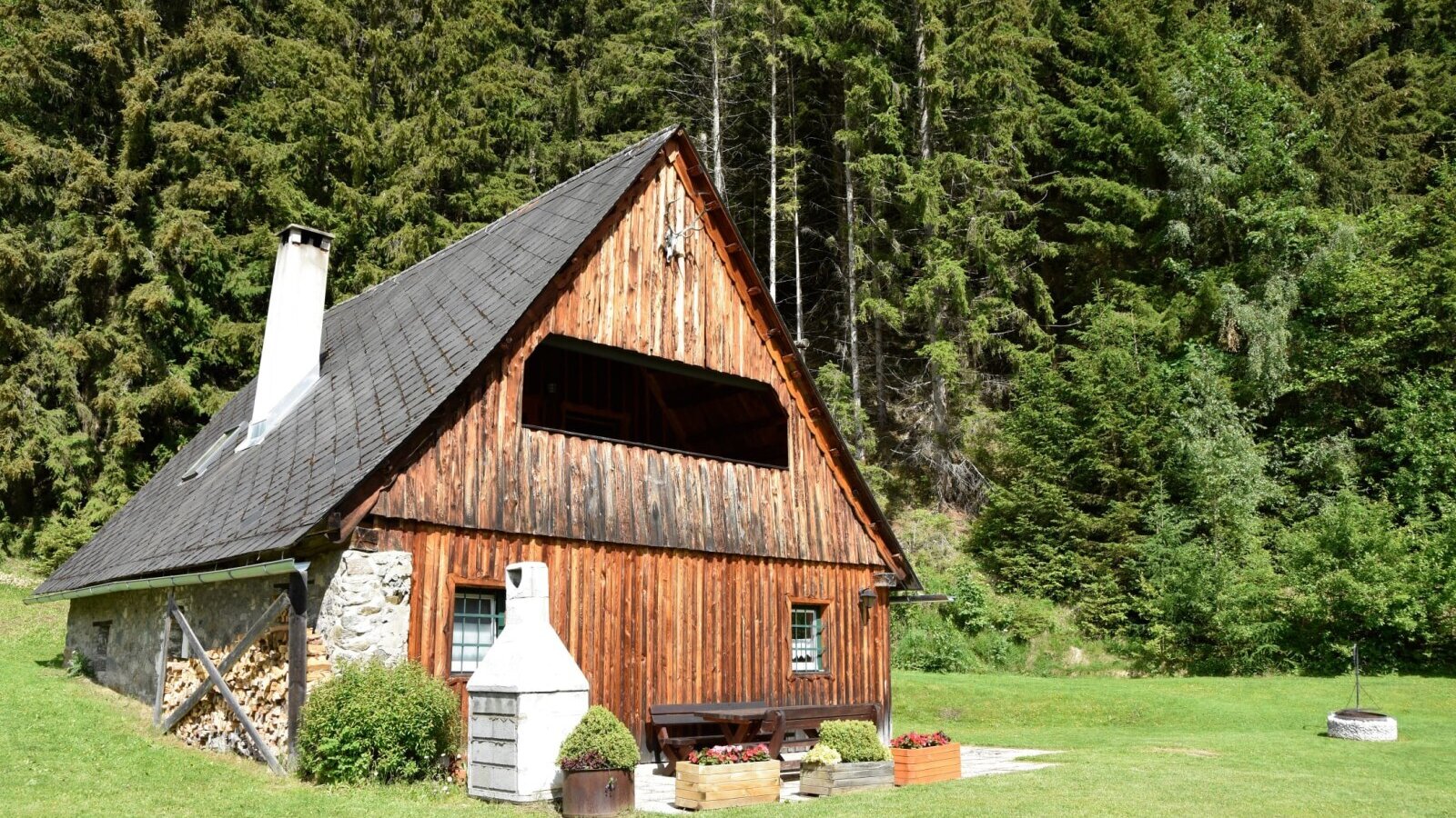 Exterior of the cabin