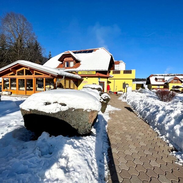 Inn with Guesthouse Kuchlbauer