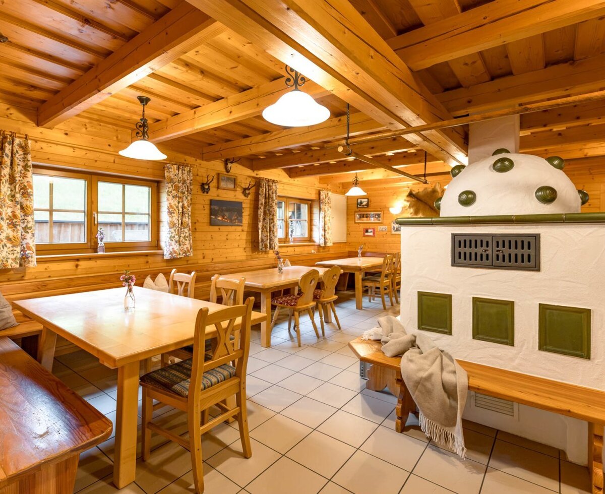 Spacious Living and Dining Room for 20 persons at the Scharlinger Alm. © Elisabeth Fröhlich