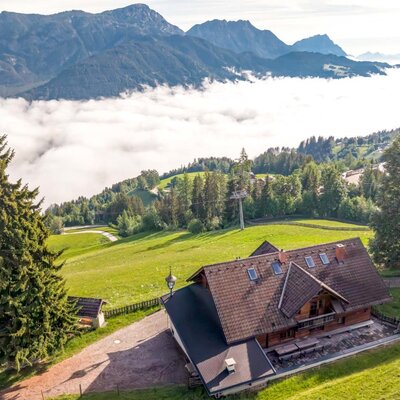Scharlinger Alm located directly beside the ski slope at Hauser Kaibling in the Schladming-Dachstein ski area. © Elisabeth Fröhlich