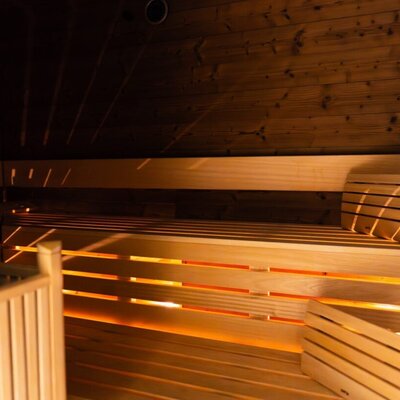 The Finnish sauna combines traditional warmth with a modern feel-good ambiance.