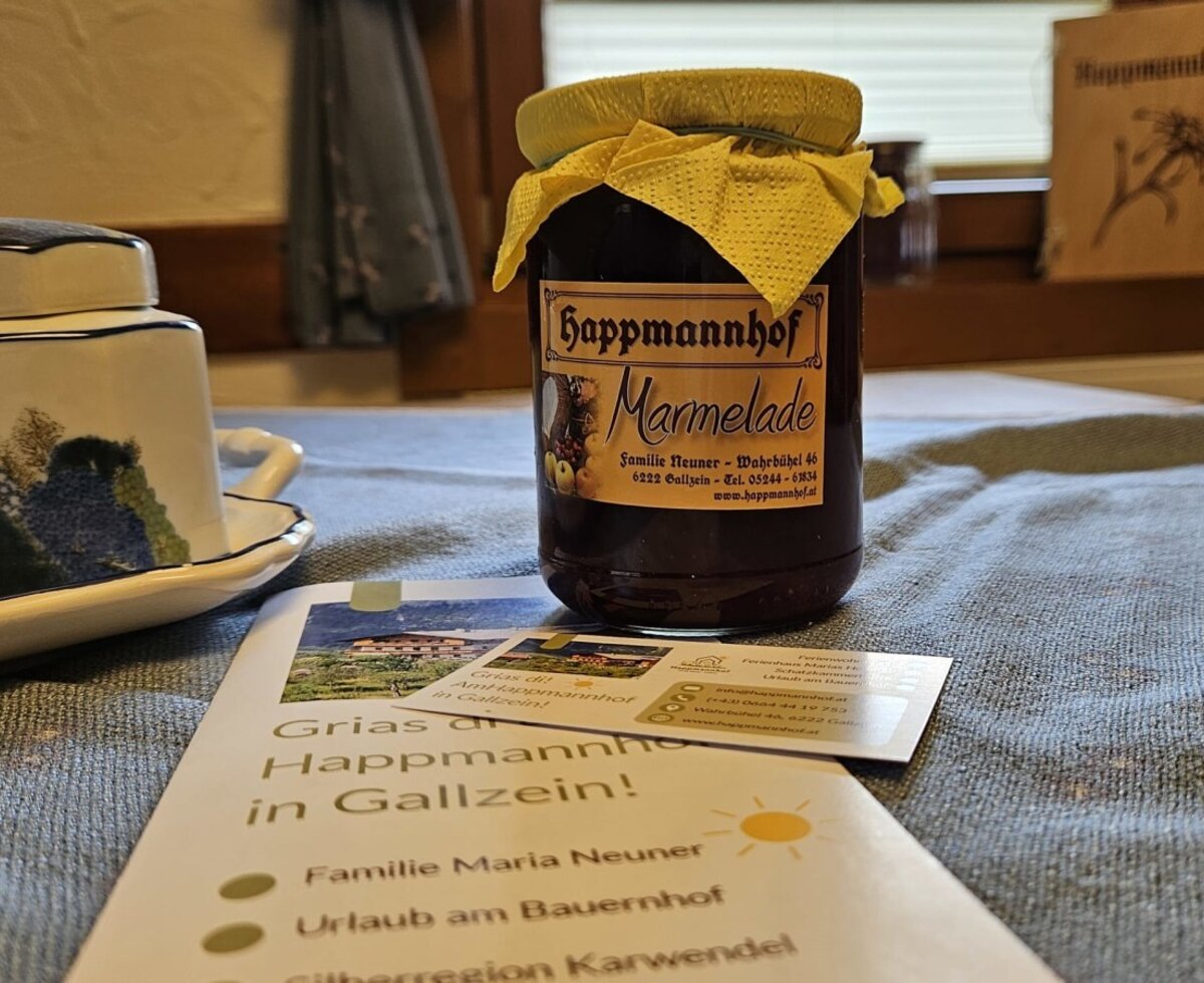A jar of homemade jam from the Happmannhof as a welcoming touch on the breakfast table at the bed and breakfast.