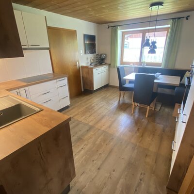 The farmhouse's fully equipped, cozy kitchen featuring an inviting dining area.