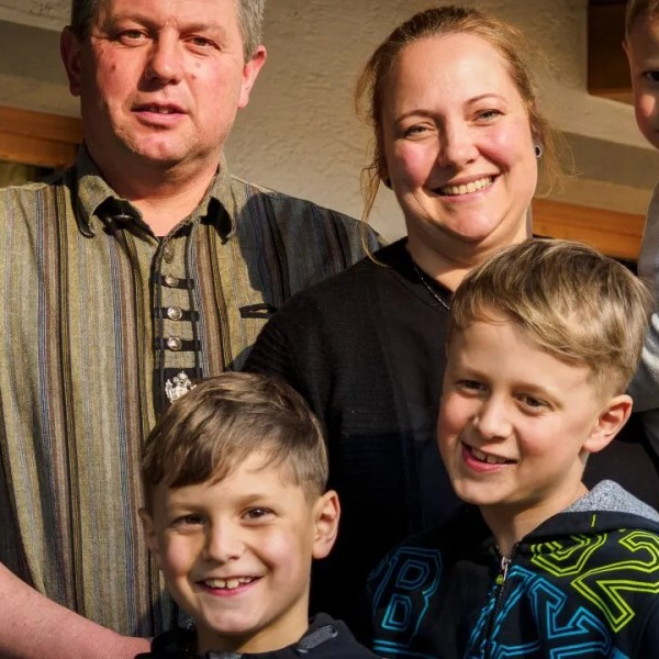 The welcoming hosts of the apartments greet you with a friendly smile.