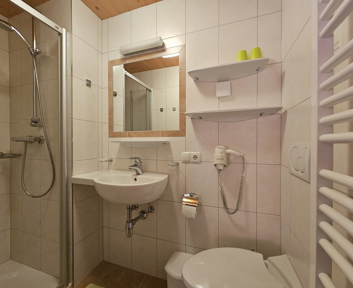 Bathroom in the 1st double room of the Furglerblick holiday apartment