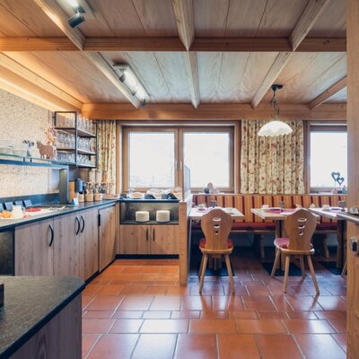 Rich breakfast buffet with regional and farm-fresh delicacies at Ladestatthof