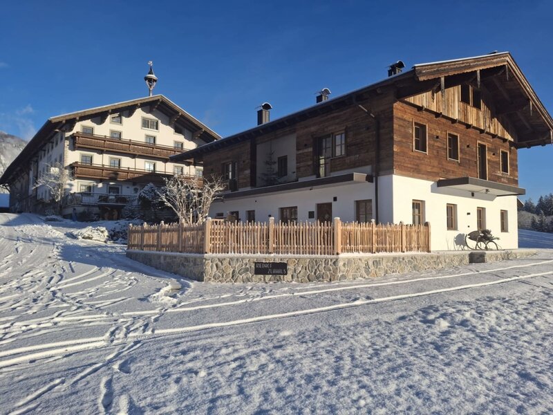 The Zuahaus and the Riedhof (adjacent vacation home) in winter and snow-covered surroundings.