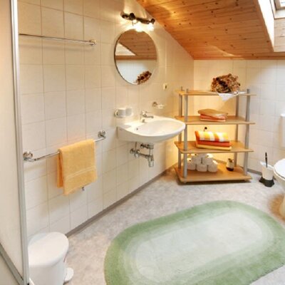 The cosy bathroom at Ferienhof Felder.