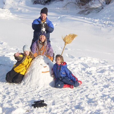 Fun in the snow for young and old at the Sohlerhof.